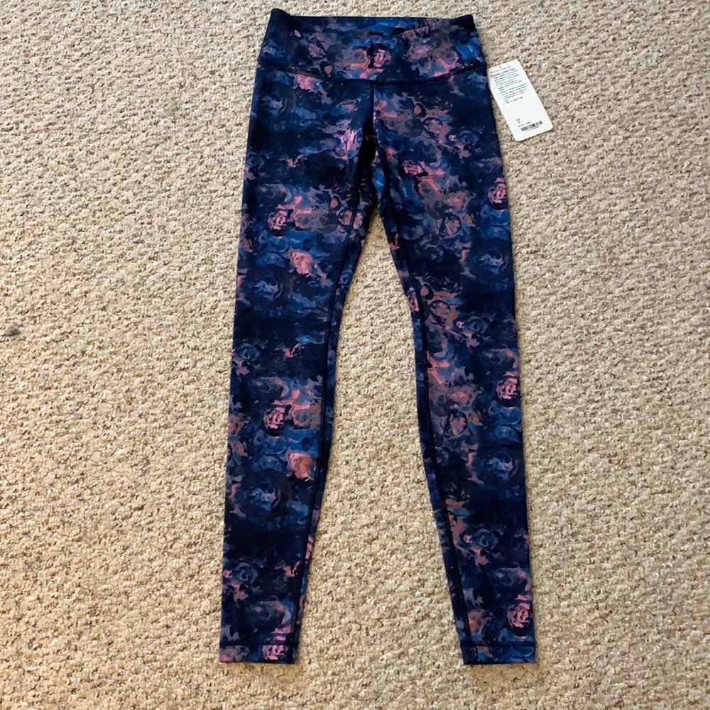 Lululemon Wunder Under. Sz 6 Blue/pink floral NWT